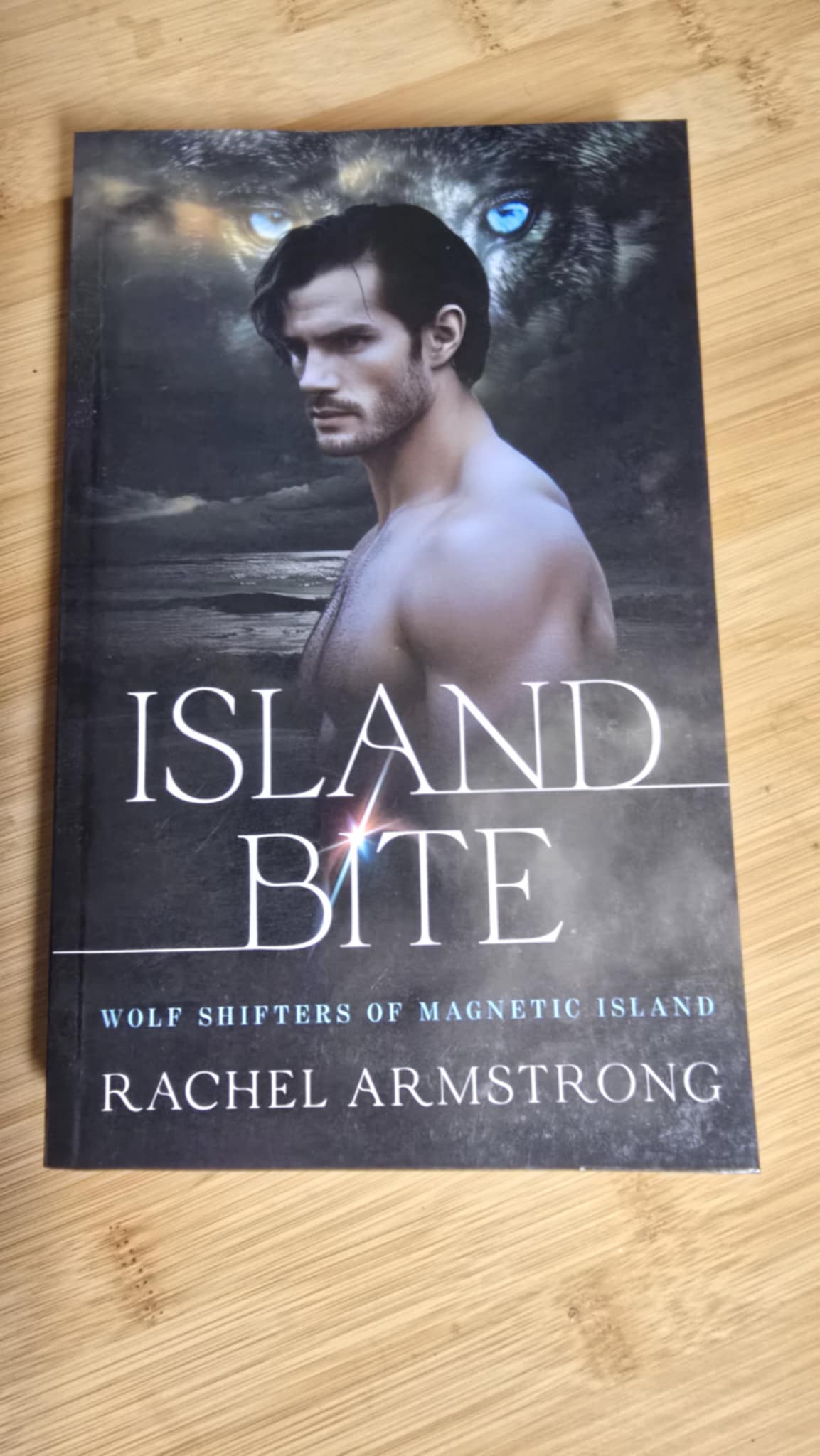 Island Bite by Rachel Armstrong (Wolf Shifters of Magnetic Island Book 2)